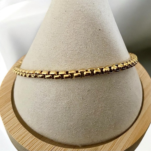 Box Chain Gold Plated Stainless Steel 9 inch long and 4mm width bracelet - Gold - Picture 2 of 4